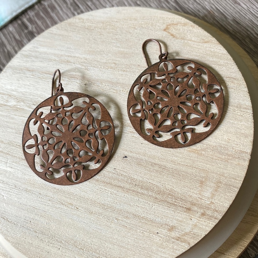 Cut out dangle earrings